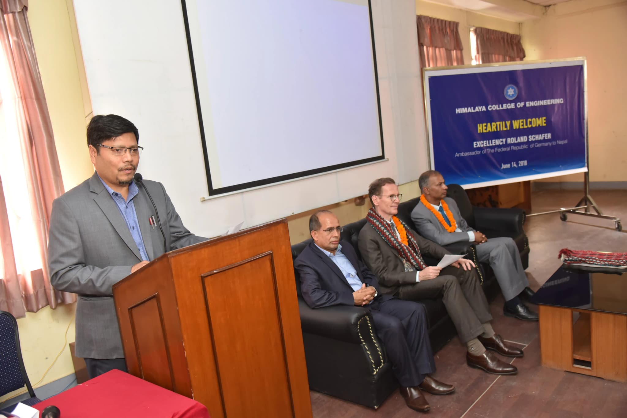 German Ambassador visits HCOE — photo 2